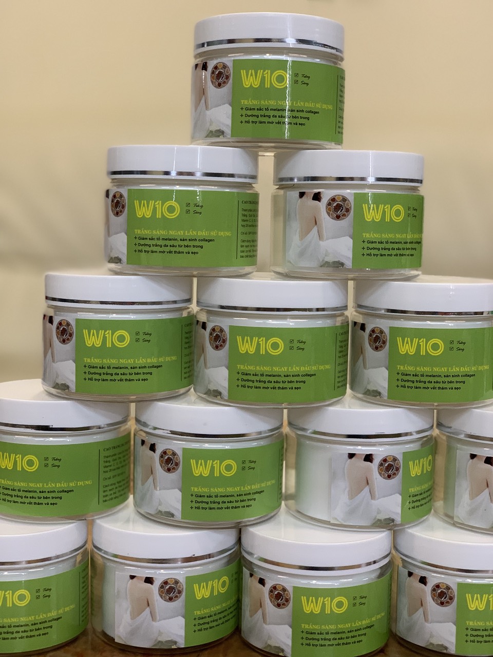 Đồng cỏ thiên y chuyên sản xuất, cung cấp các sản phẩm kem trắng da body, trị mụn.